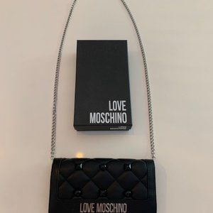 MOSCHINO WALLET - QUILTED LARGE WOMEN WALLET - BLACK.